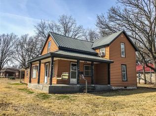 222 S 3rd St, Neodesha, KS 66757