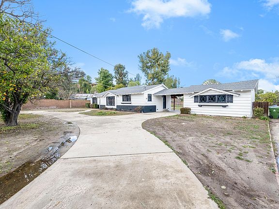 5th image of 23133 Oxnard St