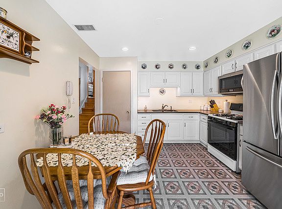 5th image of 744 N Eastland St