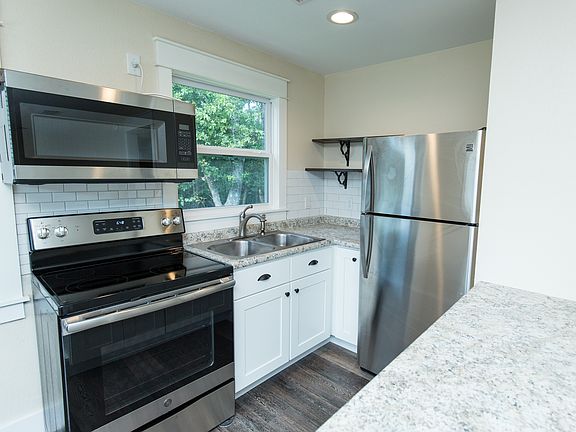 4th image of 1500 Dacron Dr #201