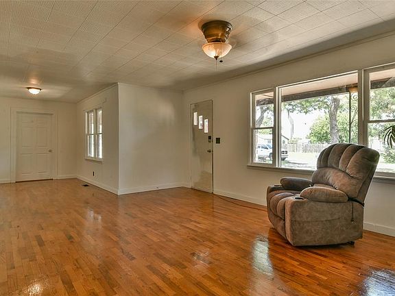 5th image of 4220 SW 32nd St