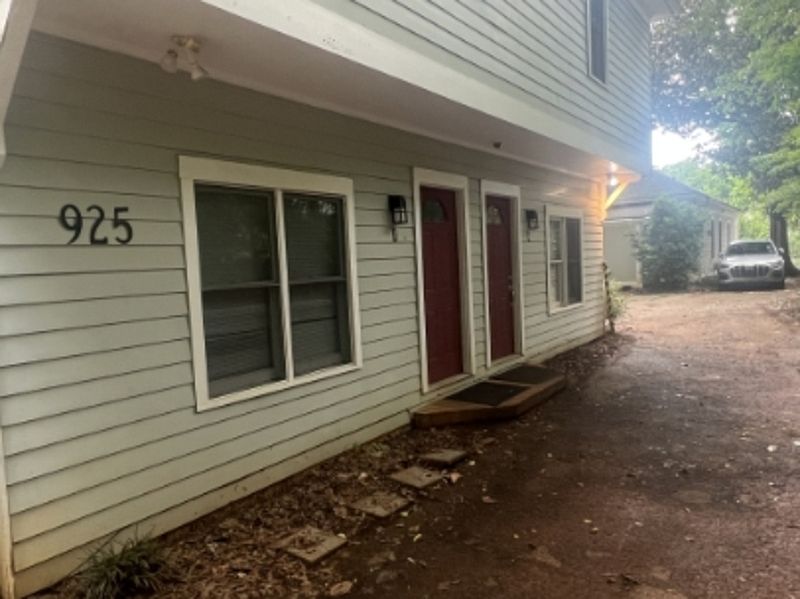 1st image of 925 Greenwood Ave NE APT D