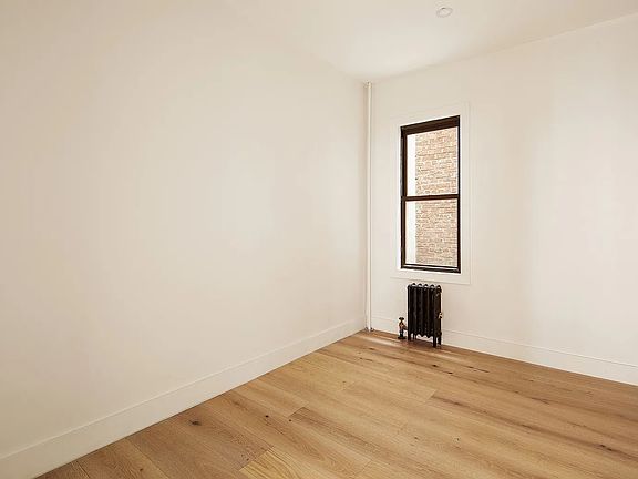 5th image of 654 Manhattan Ave #2B