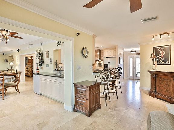 4th image of 4632 Bay Crest Dr