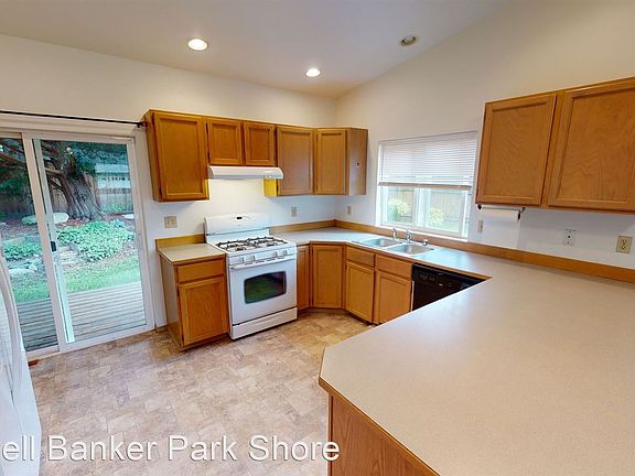 3rd image of 3440 Cedar Crescent Dr SE