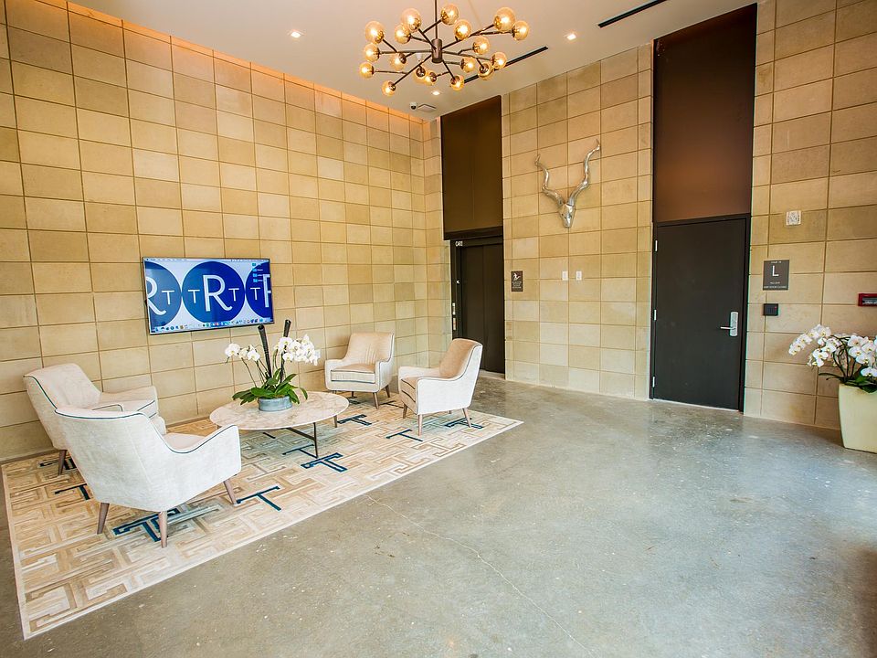 Enjoy the lobby while waiting for your guests