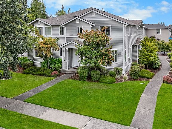 2nd image of 2050 Garry Oaks Avenue #B