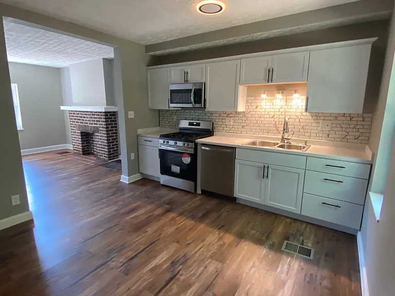 485 Gilbert St #485 — Photo 5