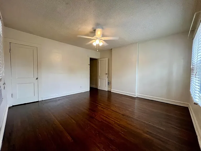 2322 Summit St #1 — Photo 9
