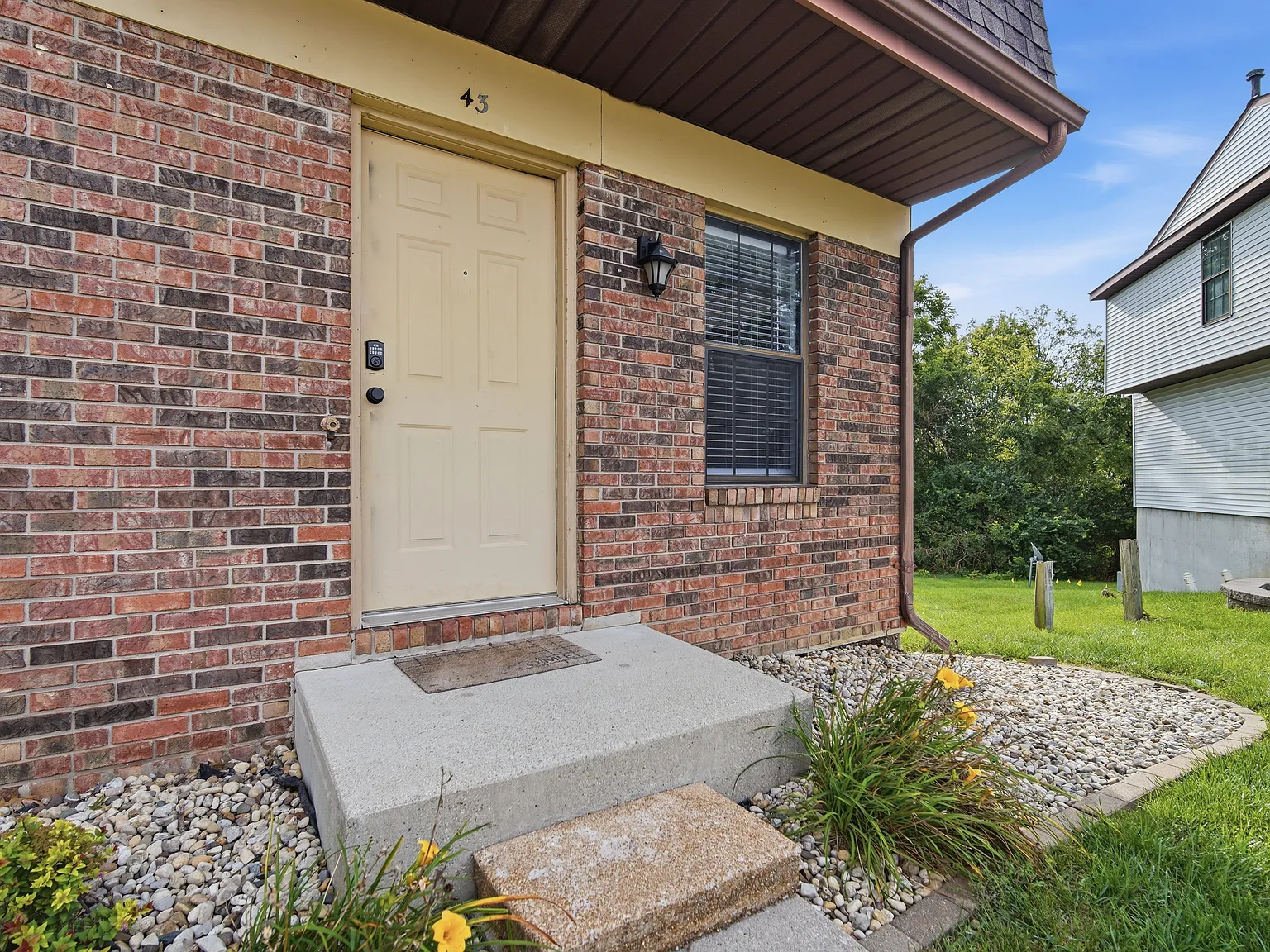 4 bed, 2.5 bath, 1621 sqft, $1,125 — Photo 3