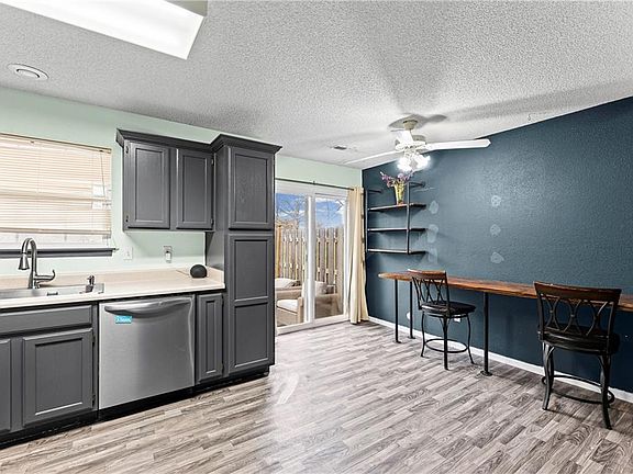 4th image of 1322 SE Lexington Ave