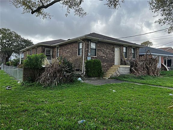 2nd image of 2921 Lake Villa Dr