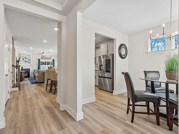 4th image of 405 Water Garden Pl