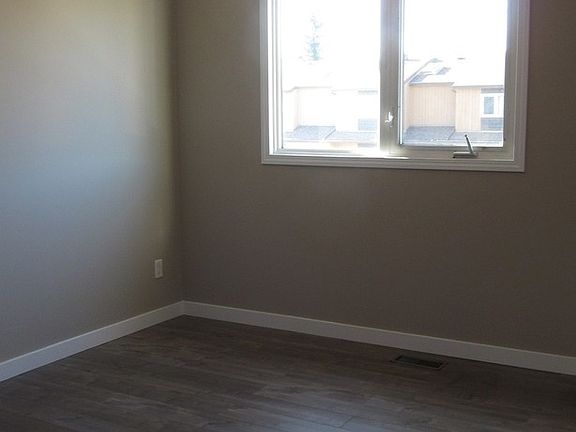 3rd image of 3115 119th St NW