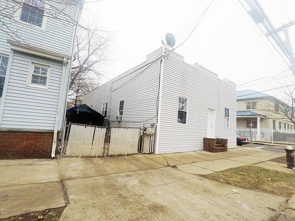 2nd image of 652 New Dorp Ln