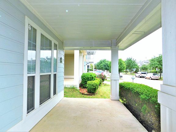 3rd image of 1504 Oakcrest Dr