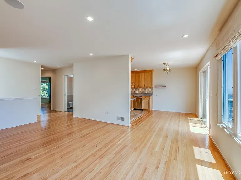 172 Burlwood Dr — Photo 6