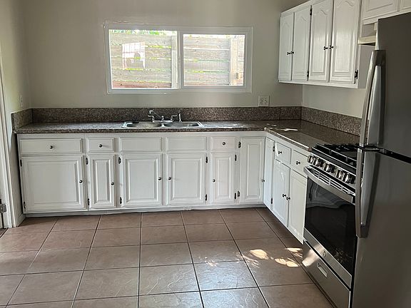 5th image of 2208 Kent St