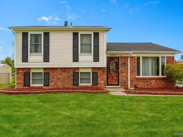 19117 Hyde Park Ct, Woodhaven, MI 48183