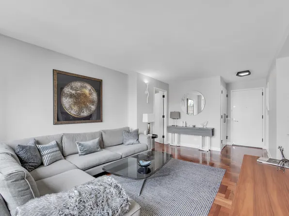2373 Broadway 1411 image 3 of 11