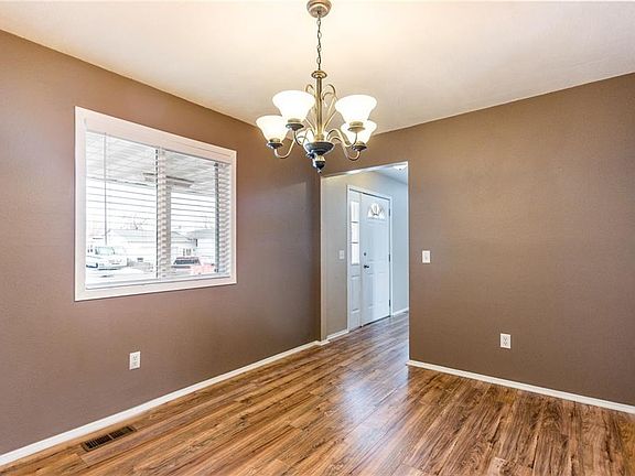 3rd image of 428 Greenspring Pl
