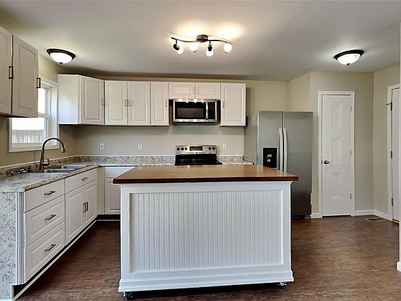 3rd image of 1615 Hurstborough Manor Dr