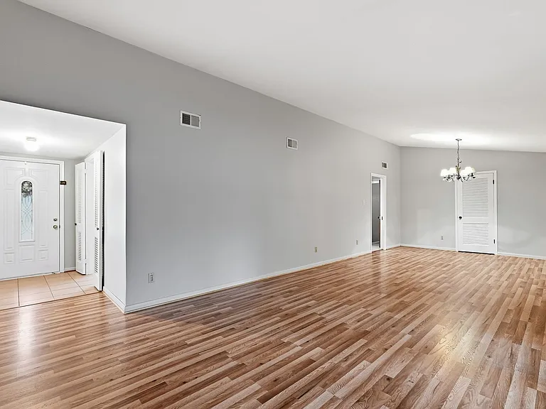 520 Windsor Rd — Photo 17