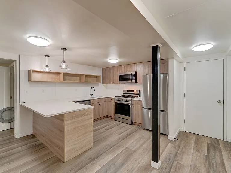 420 Whitney Ave — Photo 11