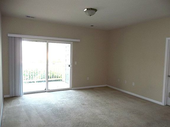 4th image of 4755 Hahns Peak Dr Unit 104