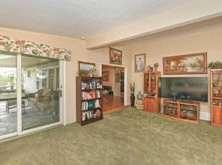 5 Woodcock Ln, Levittown, NY 11756