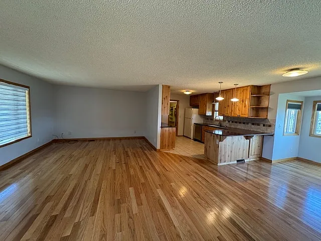 1112 W Saratoga Ave — Photo 4
