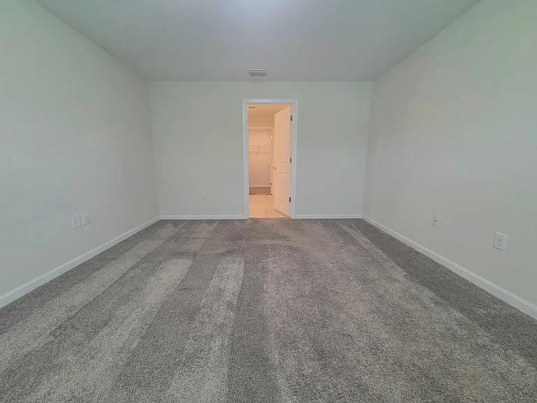327 Macarthur St — Photo 10