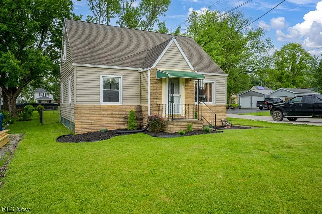 201 Caroline Ave photo 1