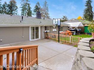 524 N 167th St, Shoreline, WA 98133