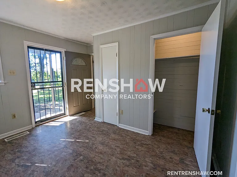 1887 N Graham St — Photo 15