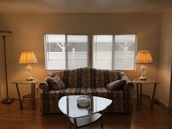 5th image of 742 Lark Dr
