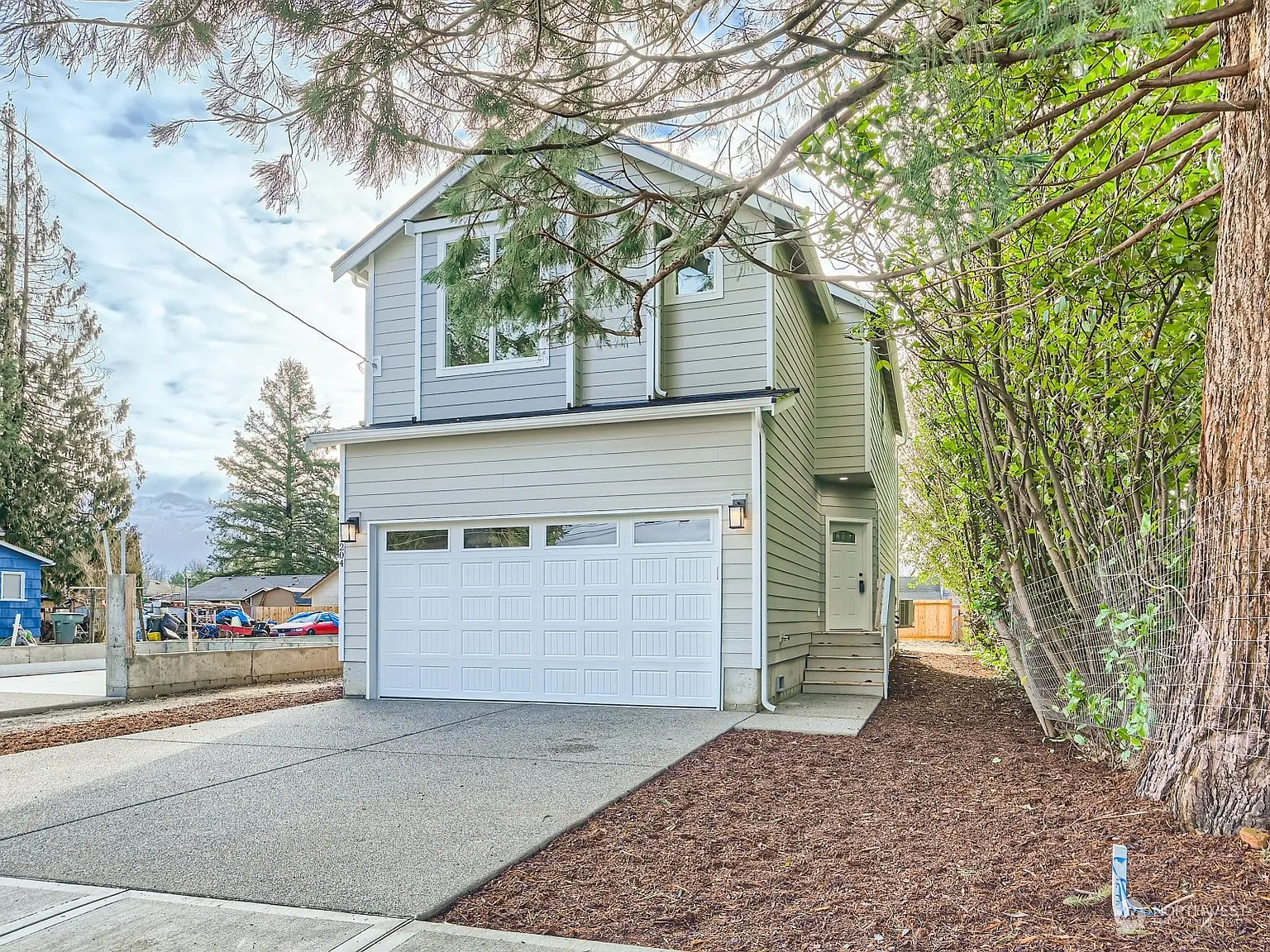 208 Date Avenue photo 1