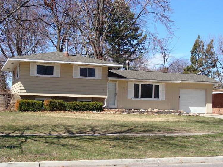 1st image of 3903 Chestnut Hill Dr