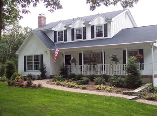 4 Abbotts Hill Rd, Newtown, CT 06470