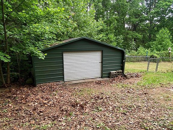 3rd image of 129 Shields Branch Rd