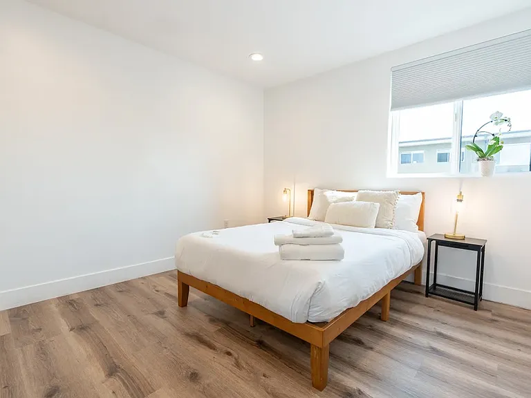 1148 N Sycamore Ave #D — Photo 1