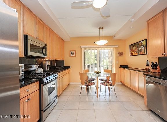 5th image of 425 Village Grn Unit 203