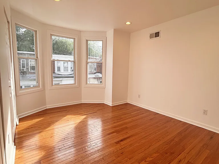 2233 Bonaffon St — Photo 16