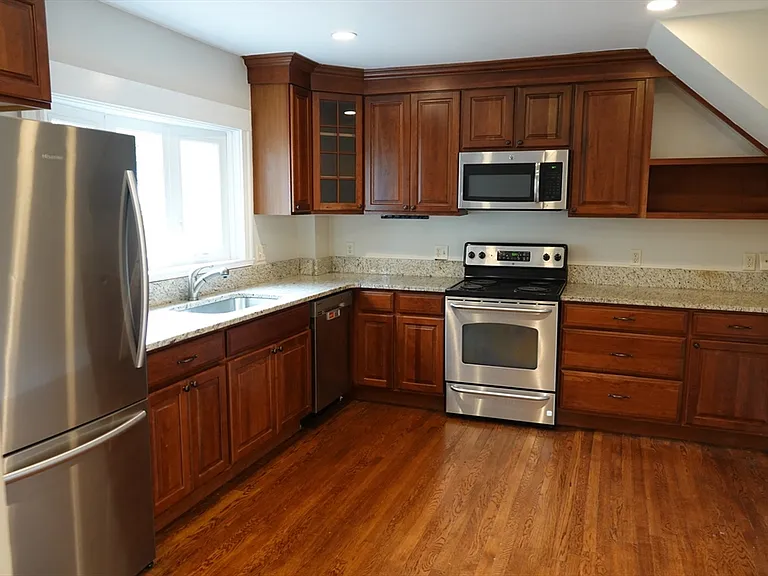 80 Center St — Photo 5