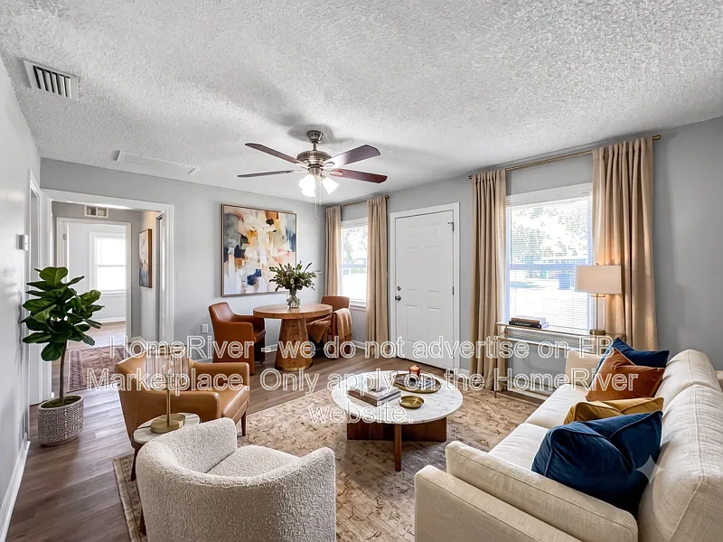3 bed, 2.0 bath, 900 sqft, $2,200 — Photo 2