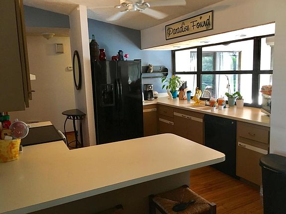 4th image of 142 SW Thanksgiving Ave