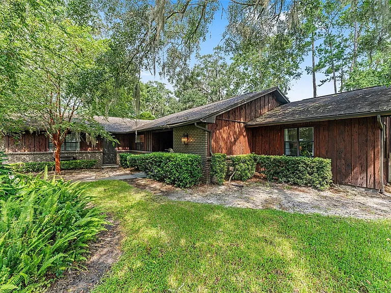 8101 NW 46th St — Photo 3