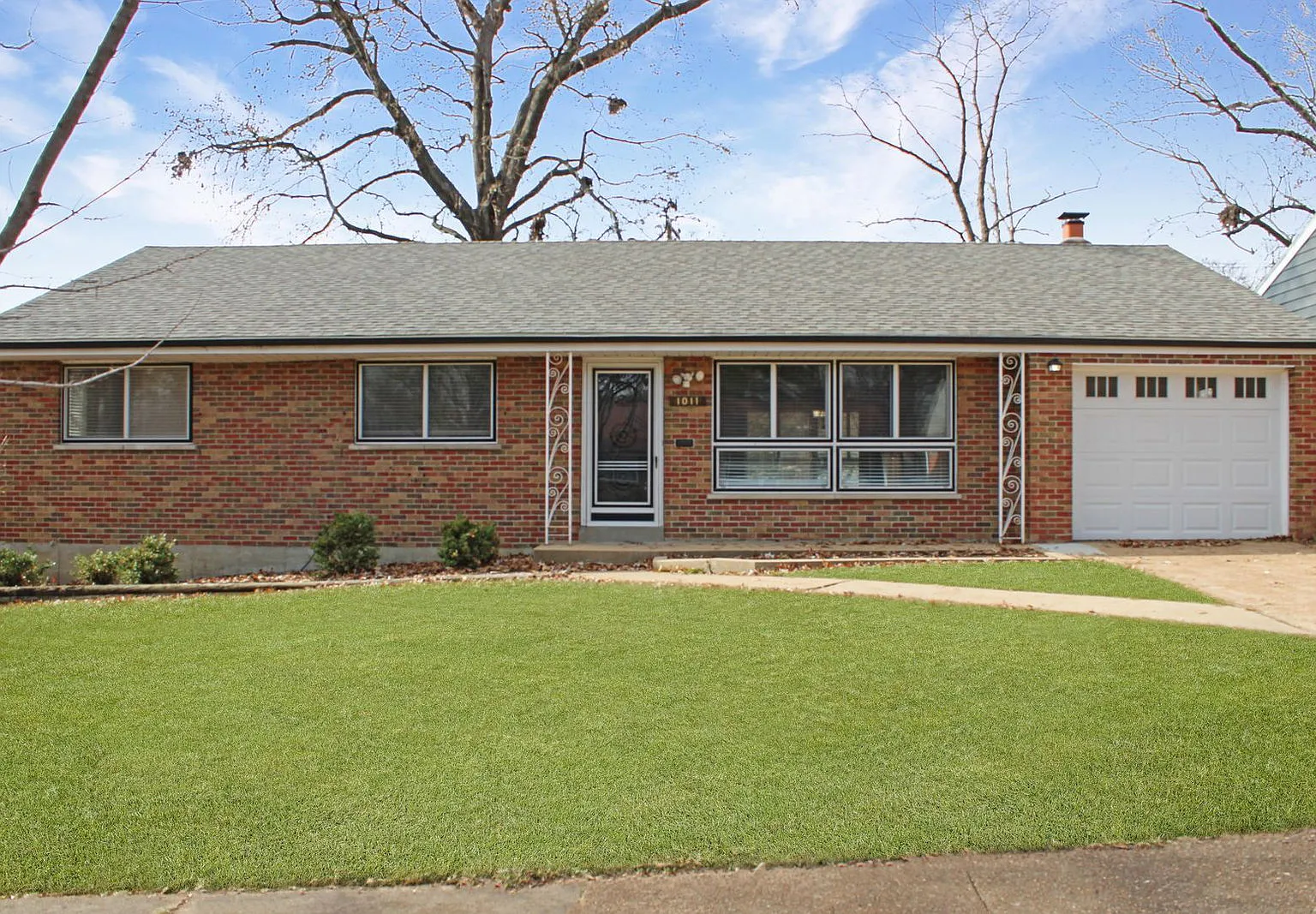 3 bed, 2.0 bath, 1537 sqft, $2,350 — Photo 1