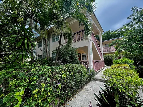 675 SW 7th Ave Photo 1