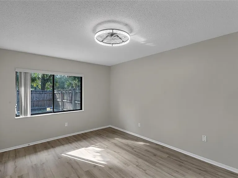 8313 Citrus Chase Dr — Photo 24